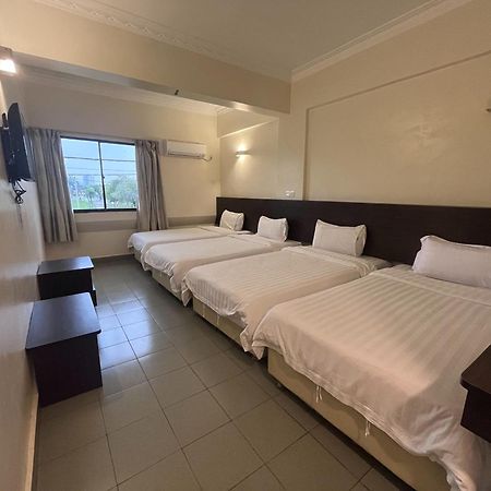 Hotel Sitiawan Extérieur photo