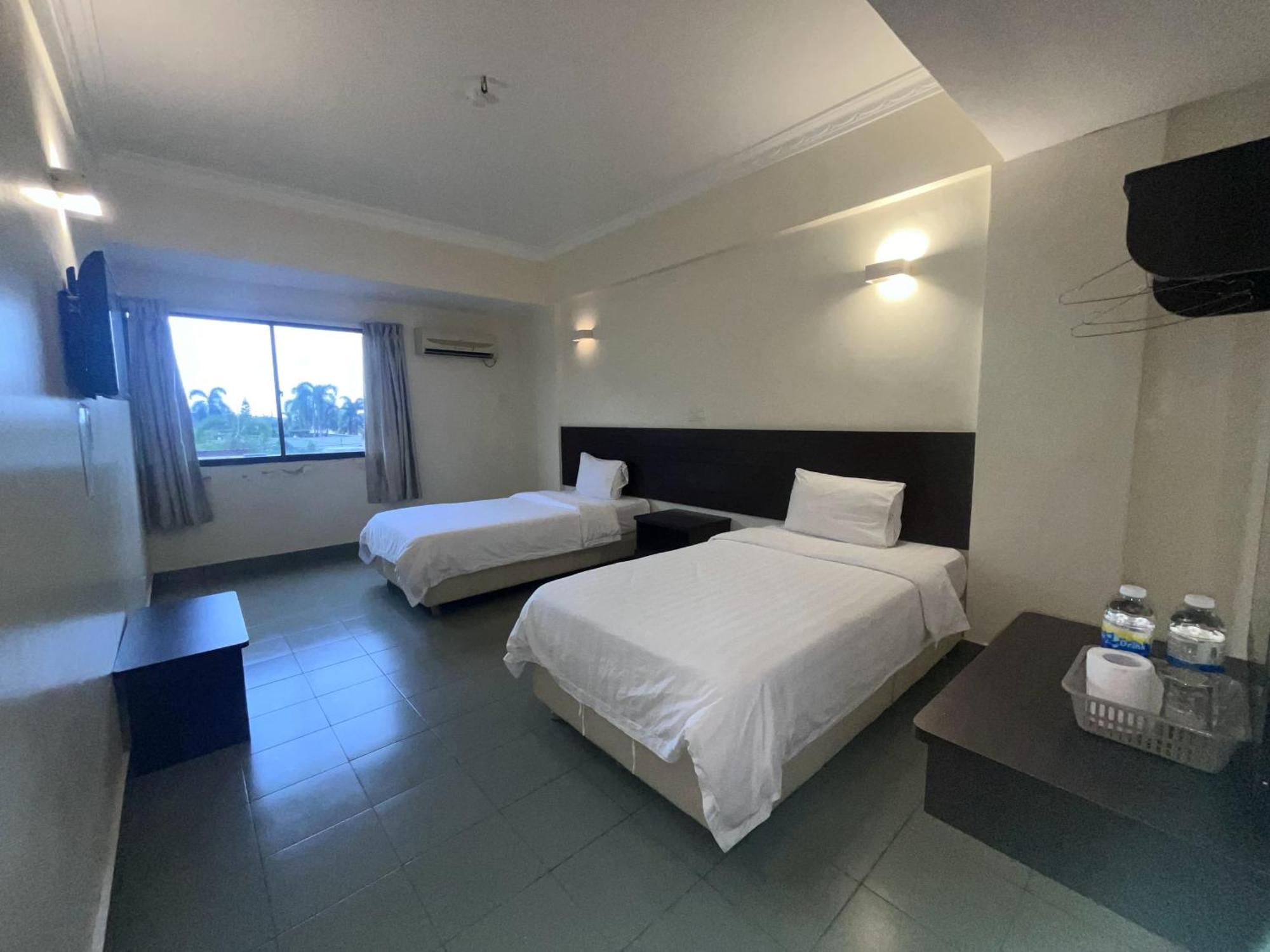 Hotel Sitiawan Extérieur photo